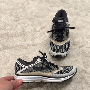 Brooks Revel Women's Running Shoe in black and gray Size 6.5 athletic sneaker
